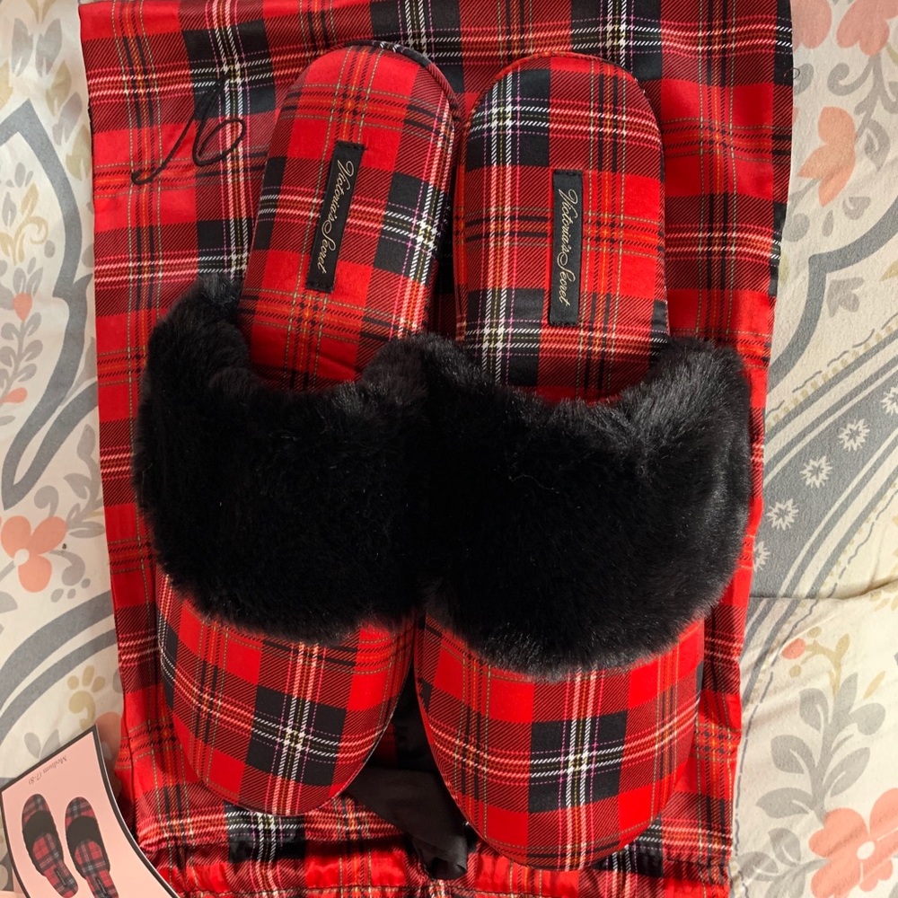 Victoria secret slippers with bag